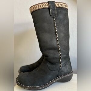 UGG women’s 5139 Swell black leather tall winter sheepskin boots, women’s size 5